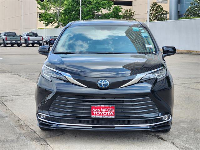 used 2023 Toyota Sienna car, priced at $39,895