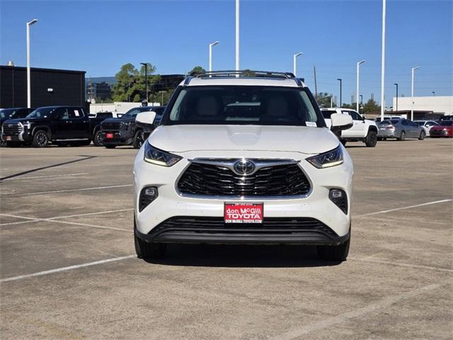 used 2020 Toyota Highlander car, priced at $33,889