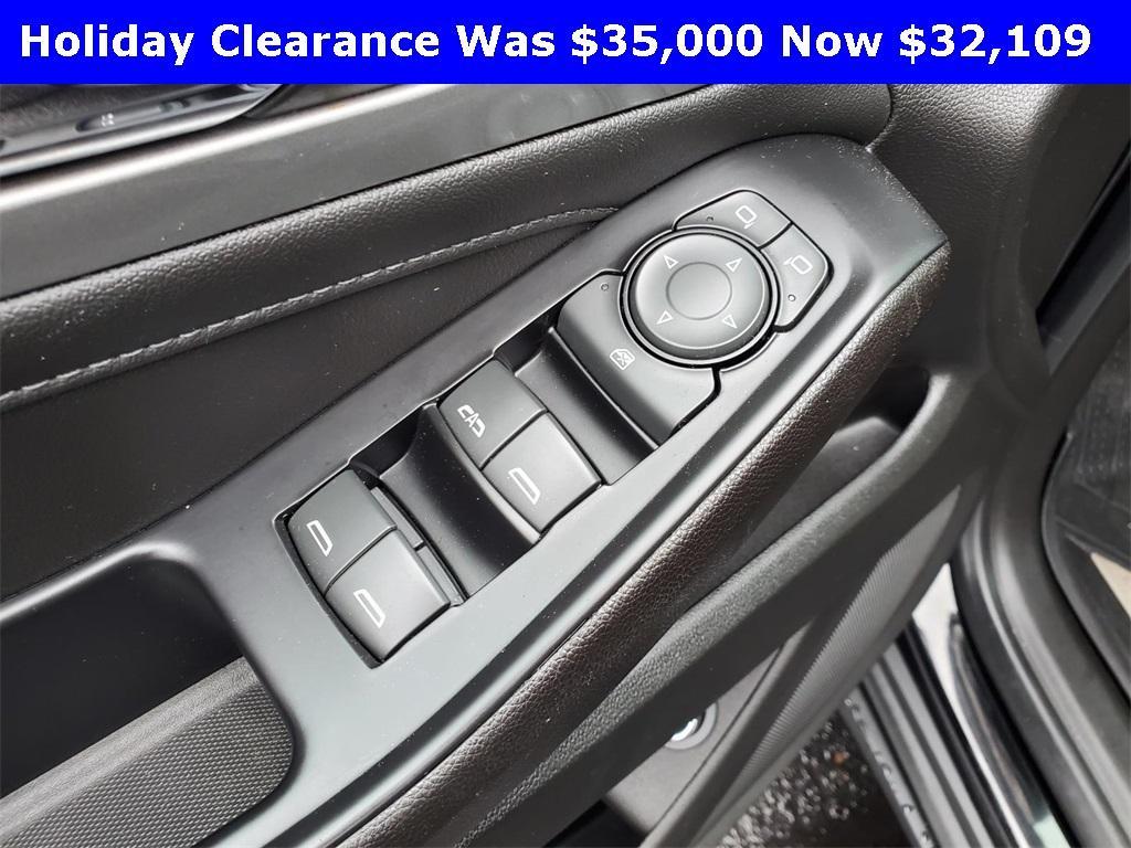 used 2023 Chevrolet Traverse car, priced at $32,109