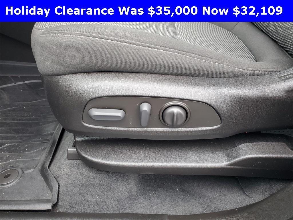 used 2023 Chevrolet Traverse car, priced at $32,109