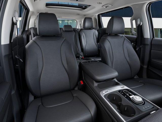 new 2025 Kia Carnival Hybrid car, priced at $57,625