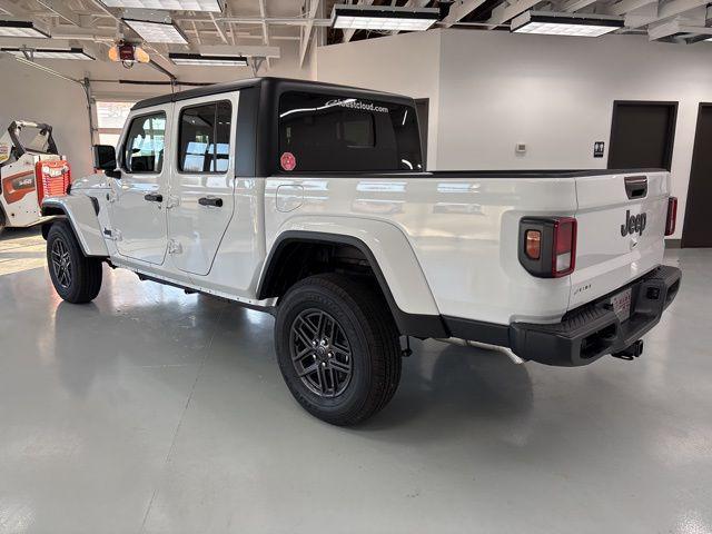 new 2024 Jeep Gladiator car, priced at $37,322