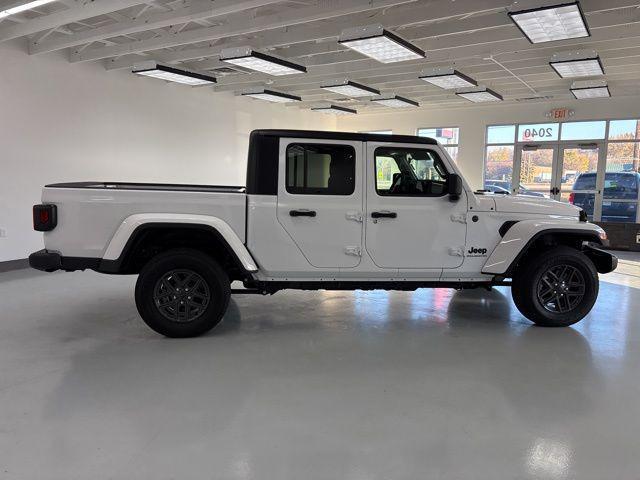 new 2024 Jeep Gladiator car, priced at $37,322