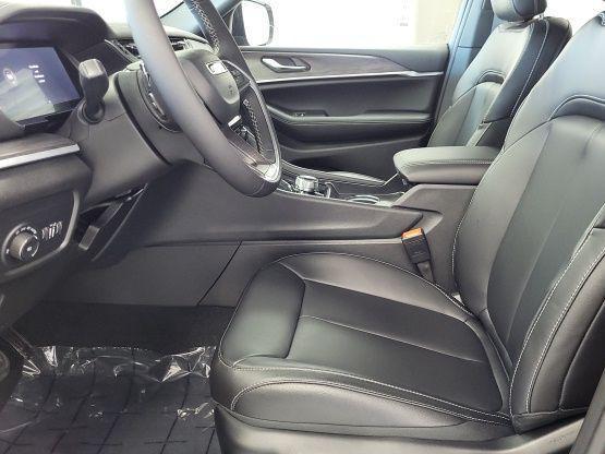 new 2025 Jeep Grand Cherokee car, priced at $46,852