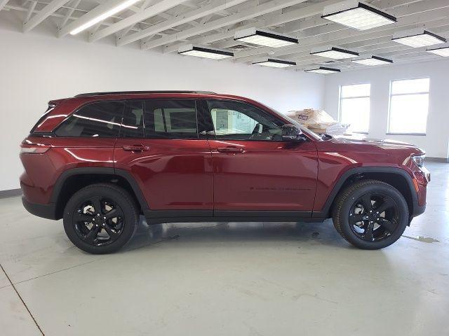 new 2025 Jeep Grand Cherokee car, priced at $46,852
