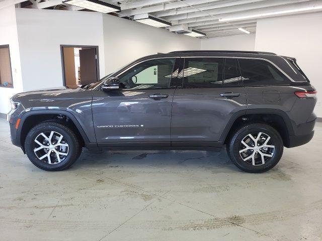 new 2025 Jeep Grand Cherokee car, priced at $44,666