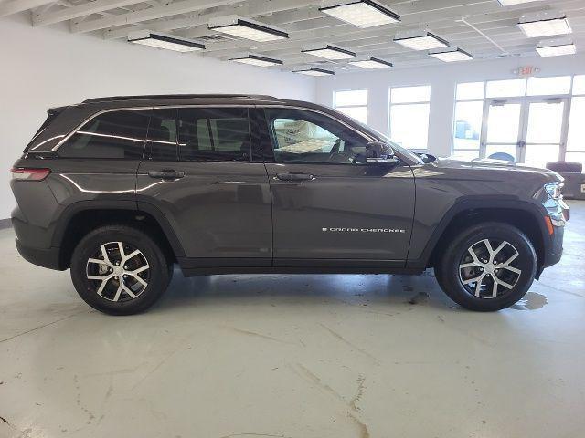 new 2025 Jeep Grand Cherokee car, priced at $44,666