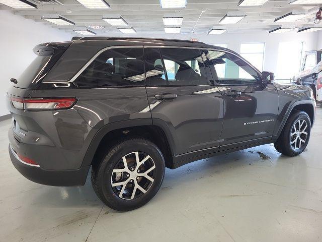 new 2025 Jeep Grand Cherokee car, priced at $44,666