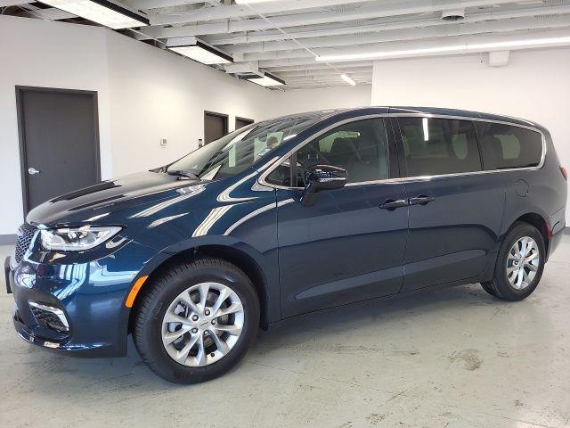 new 2025 Chrysler Pacifica car, priced at $41,512