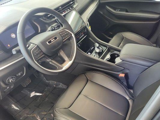 new 2025 Jeep Grand Cherokee car, priced at $44,856