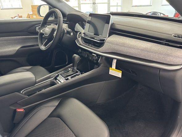 new 2025 Jeep Compass car, priced at $29,040