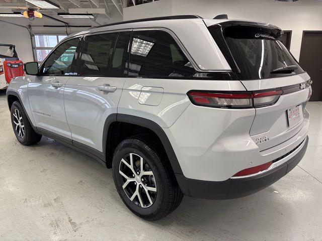 new 2025 Jeep Grand Cherokee car, priced at $41,428