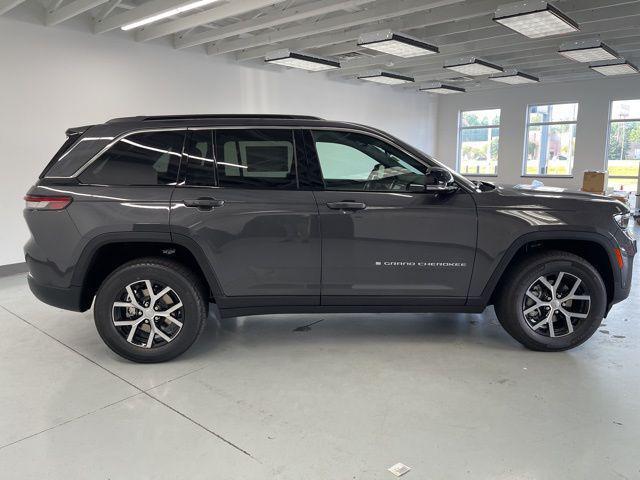 new 2025 Jeep Grand Cherokee car, priced at $46,560
