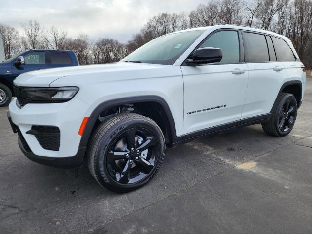 new 2024 Jeep Grand Cherokee car, priced at $45,520