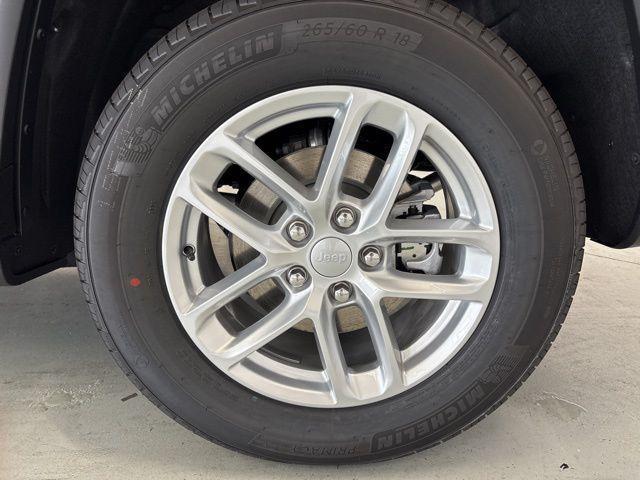 new 2025 Jeep Grand Cherokee car, priced at $37,340