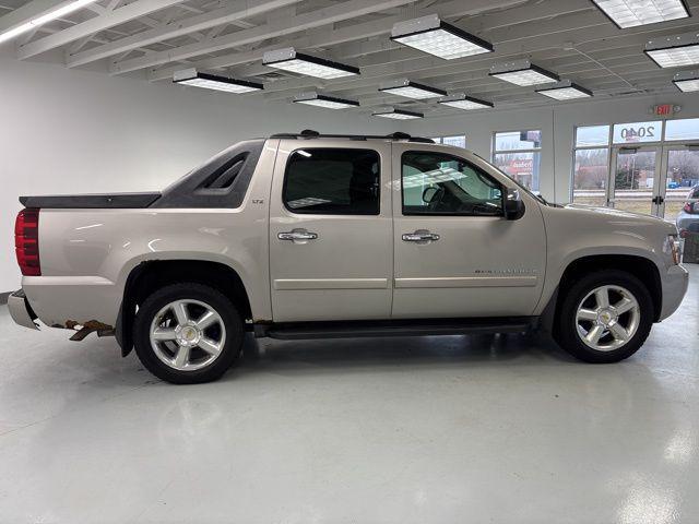 used 2007 Chevrolet Avalanche car, priced at $6,000