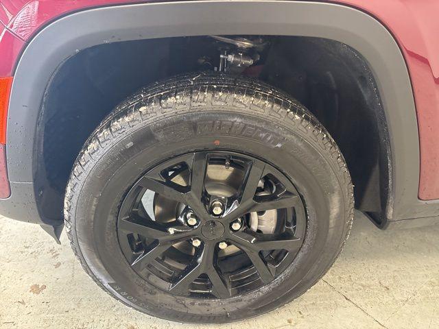 used 2025 Jeep Grand Cherokee car, priced at $39,000