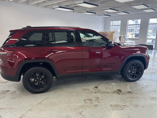used 2025 Jeep Grand Cherokee car, priced at $39,000