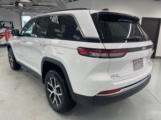 new 2025 Jeep Grand Cherokee car, priced at $38,732