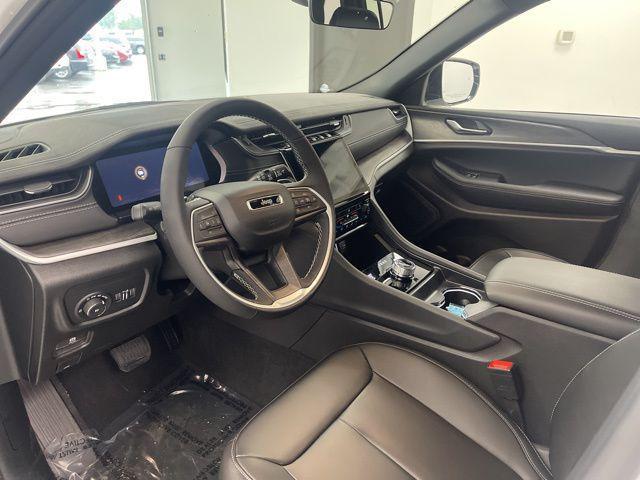 new 2025 Jeep Grand Cherokee car, priced at $38,732