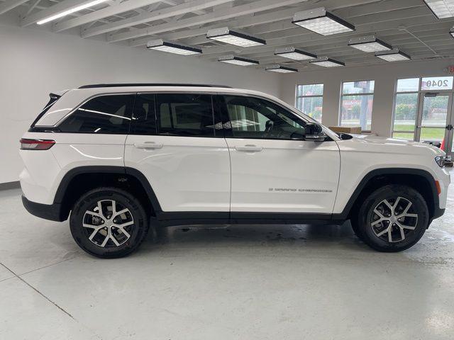 new 2025 Jeep Grand Cherokee car, priced at $38,732