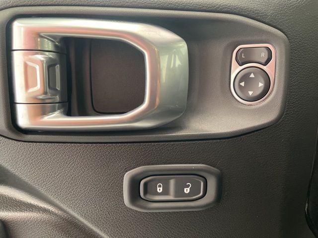 new 2025 Jeep Gladiator car, priced at $42,437