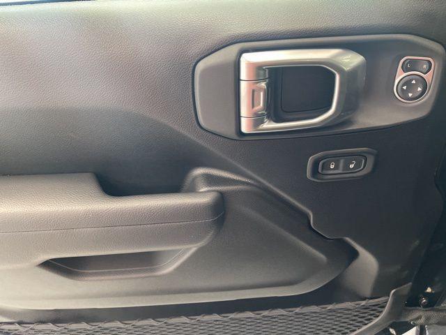 new 2025 Jeep Gladiator car, priced at $42,437