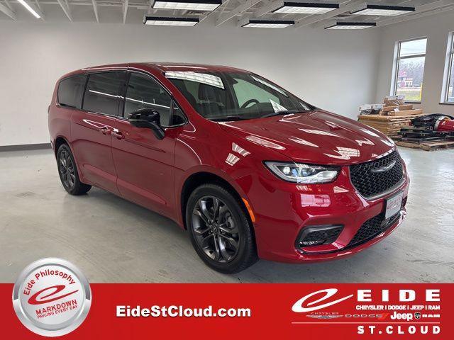 new 2026 Chrysler Pacifica car, priced at $44,937