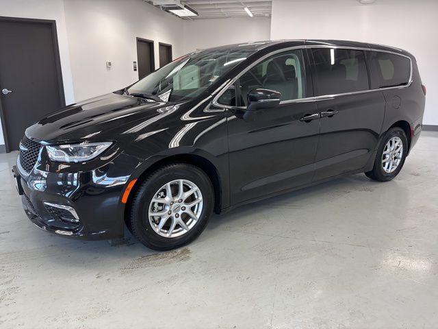 used 2023 Chrysler Pacifica car, priced at $23,000