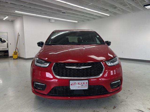 new 2026 Chrysler Pacifica car, priced at $46,126