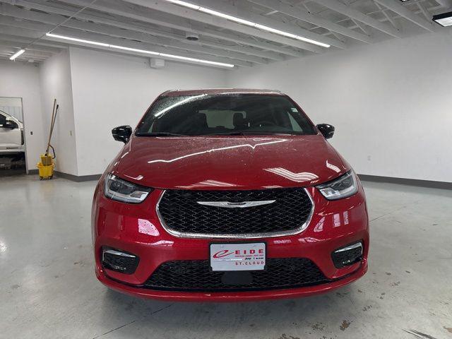 new 2026 Chrysler Pacifica car, priced at $44,376