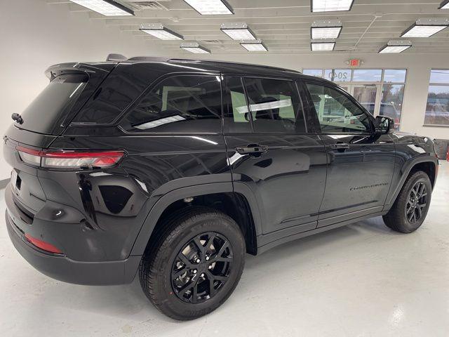 new 2025 Jeep Grand Cherokee car, priced at $40,858