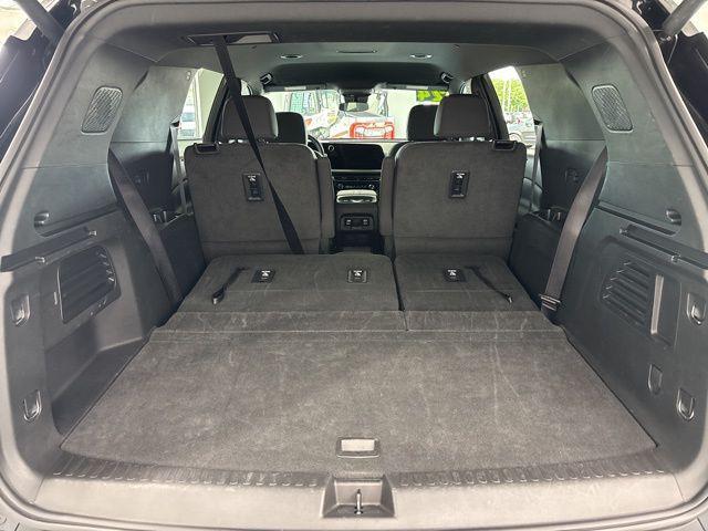 used 2024 Chevrolet Traverse car, priced at $39,000