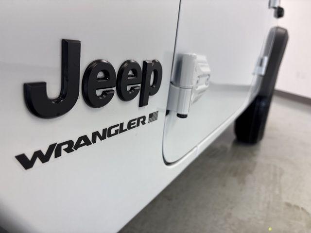 new 2025 Jeep Wrangler car, priced at $44,227