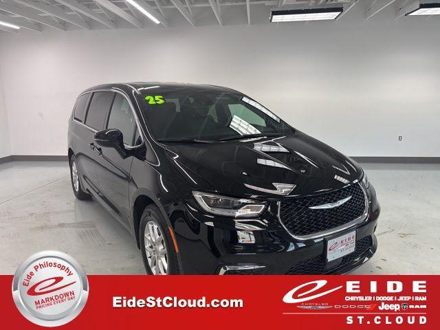 used 2025 Chrysler Pacifica car, priced at $29,000