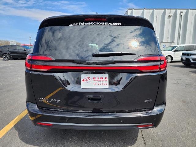new 2024 Chrysler Pacifica car, priced at $48,022