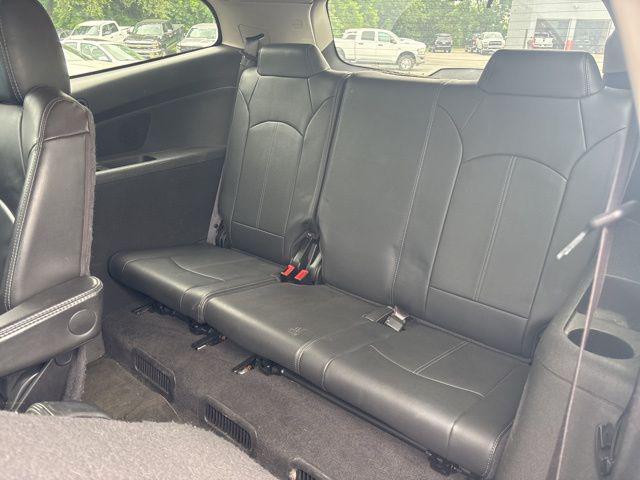 used 2015 Chevrolet Traverse car, priced at $6,000