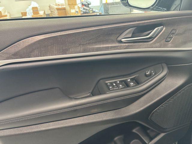 new 2025 Jeep Grand Cherokee car, priced at $46,860