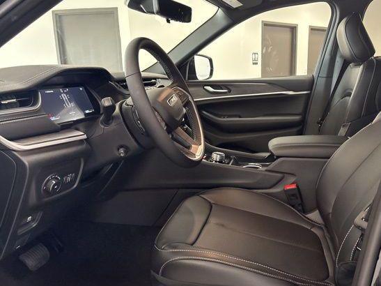 new 2025 Jeep Grand Cherokee car, priced at $46,860