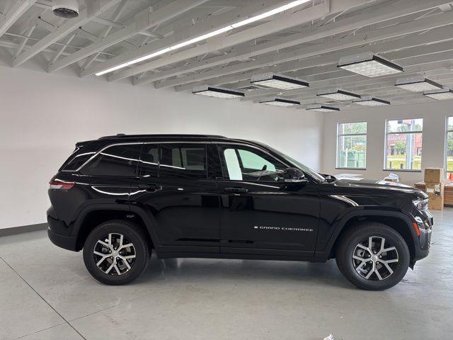 new 2025 Jeep Grand Cherokee car, priced at $46,860