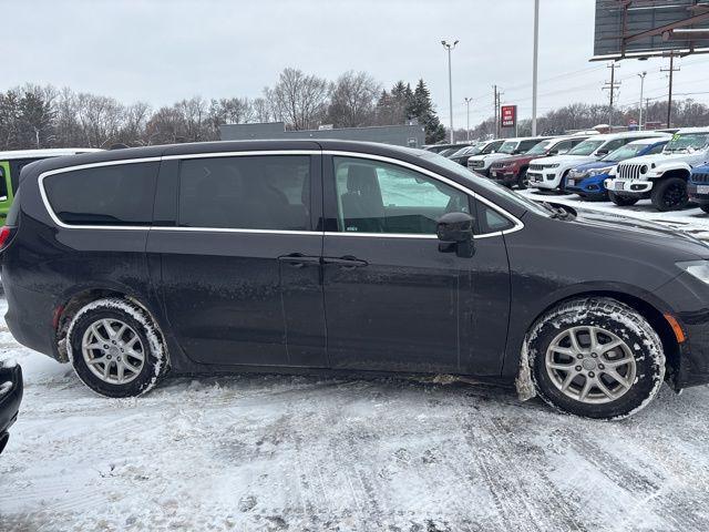 used 2017 Chrysler Pacifica car, priced at $9,000