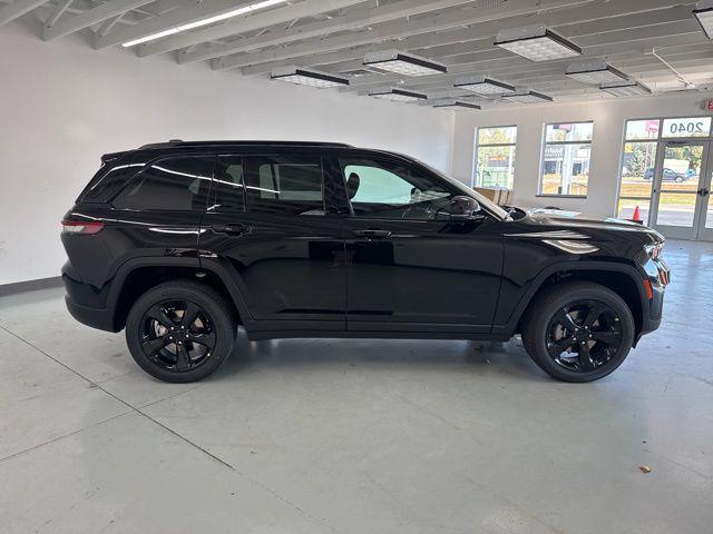 new 2025 Jeep Grand Cherokee car, priced at $43,413