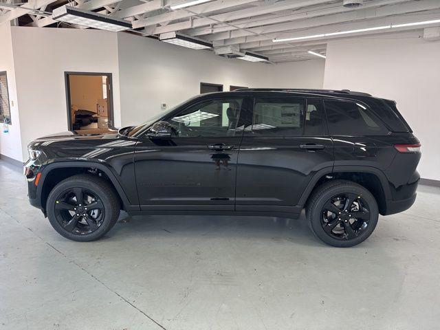 new 2025 Jeep Grand Cherokee car, priced at $43,413