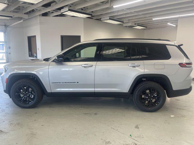 new 2025 Jeep Grand Cherokee L car, priced at $43,233
