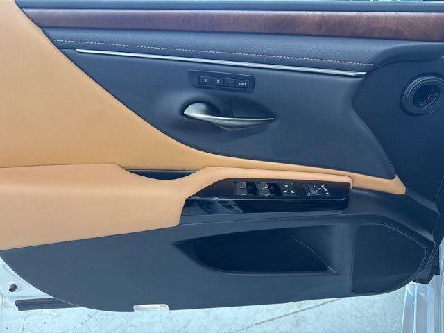 used 2024 Lexus ES 250 car, priced at $38,500
