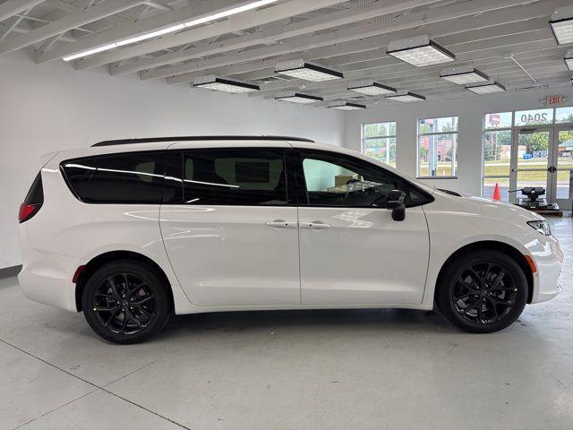 new 2026 Chrysler Pacifica car, priced at $54,493