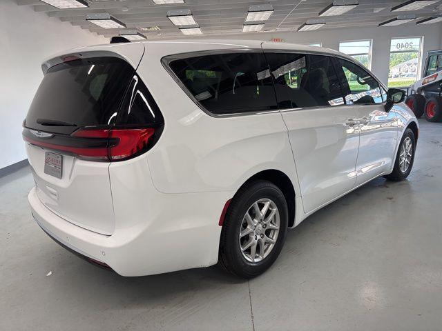 new 2025 Chrysler Pacifica car, priced at $41,596