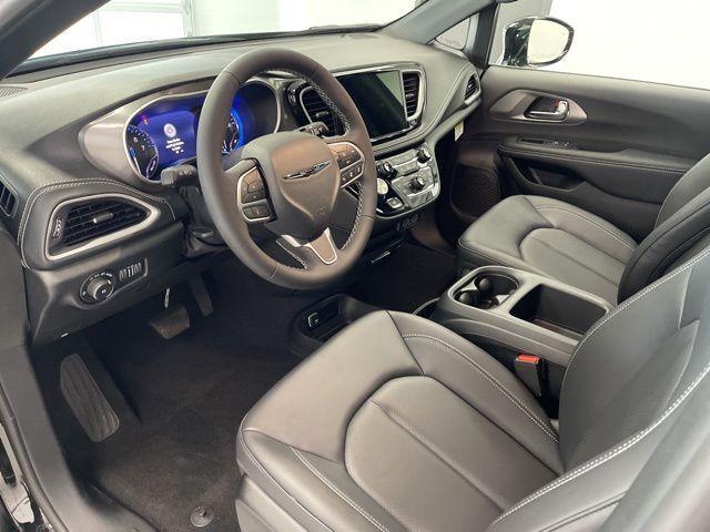 new 2025 Chrysler Pacifica car, priced at $41,596