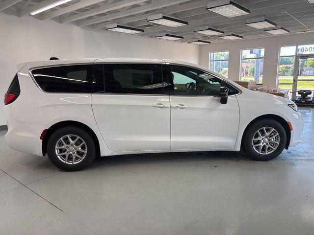 new 2025 Chrysler Pacifica car, priced at $41,596