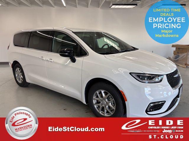 new 2025 Chrysler Pacifica car, priced at $41,596